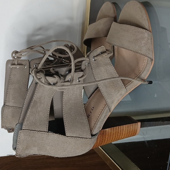 Torrid H taupe eyelet caged plat heels - Picture 6 of 11